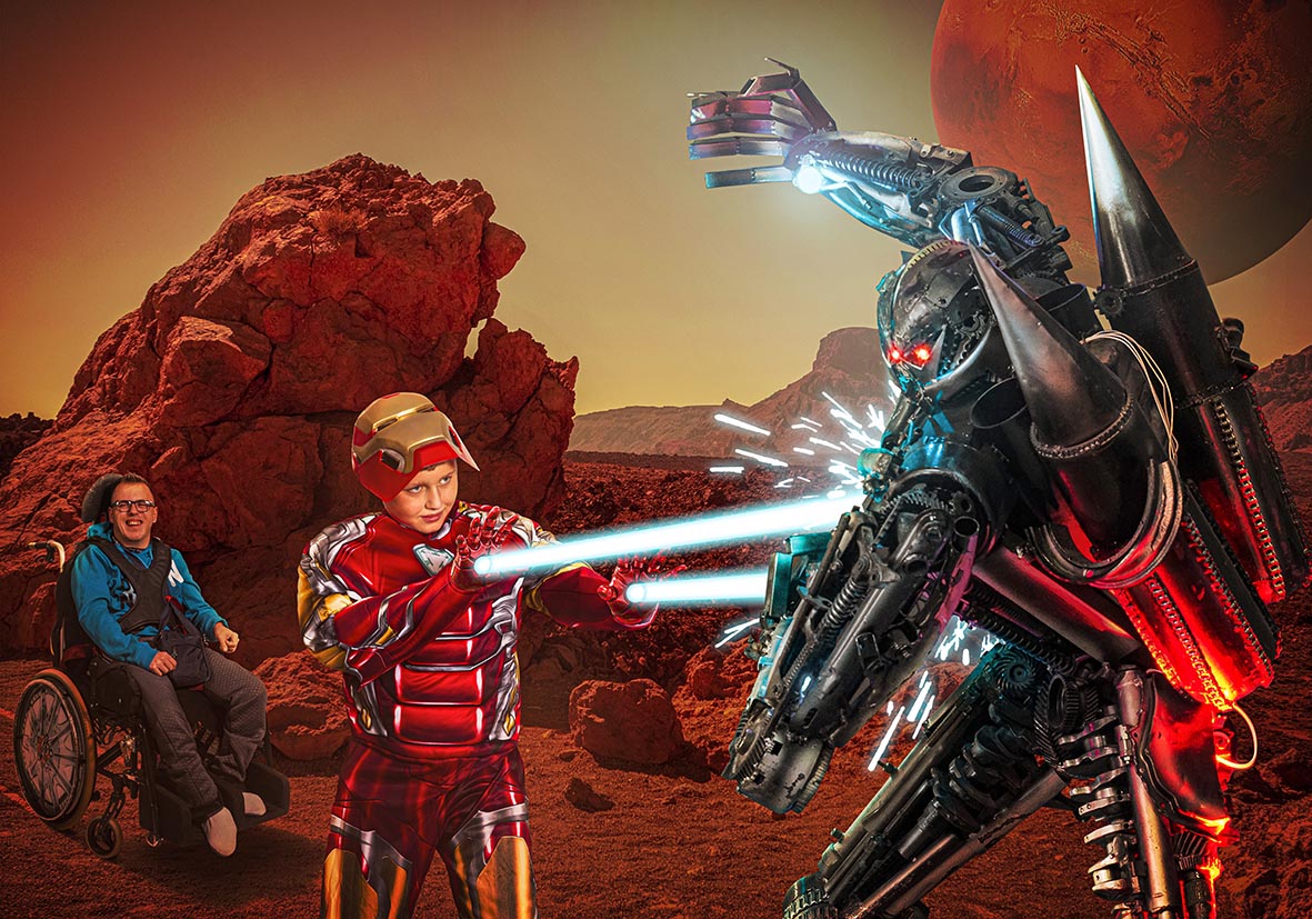 Darwins Held ist Ironman. Hier beschützt er Michael vor einem bösen Roboter.